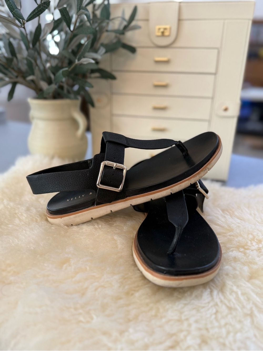 Kelly and Katie Women's Buckle Thong Sandals